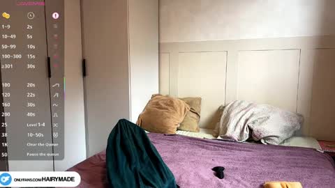 Snapshot of hairyshort chatting on 04.15.26 hairy and short online show from 04.15.26
