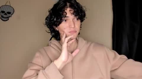 Snapshot of halan_jr chatting on 10.19.25 halan online show from 10.19.25