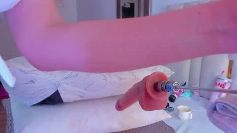 Halie  online show from 07.04.26