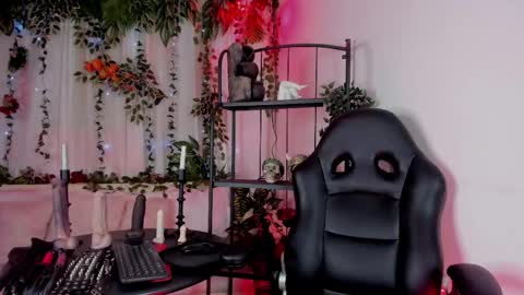 halley_ravenn online show from 04.25.26