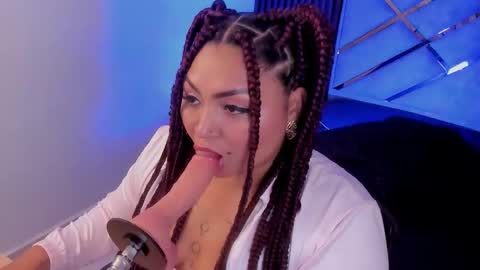 Snapshot of halleyrosse chatting on 11.21.25 Halleyrosse online show from 11.21.25