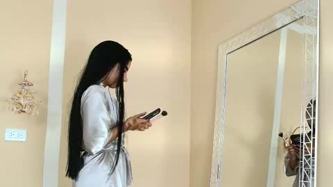 Hallie Stone online show from 12.16.25