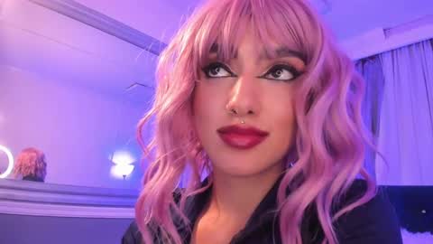 Halls Red online show from 12.04.24