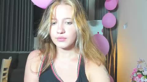 Snapshot of hanahwoods chatting on 03.07.25 hanahwoods online show from 03.07.25