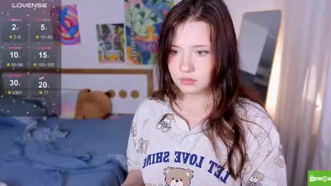 Snapshot of hanahwoods chatting on 11.25.25 hanahwoods online show from 11.25.25