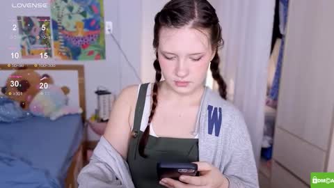 Snapshot of hanahwoods chatting on 11.27.25 hanahwoods online show from 11.27.25