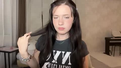 Snapshot of hanahwoods chatting on 05.22.26 hanahwoods online show from 05.22.26
