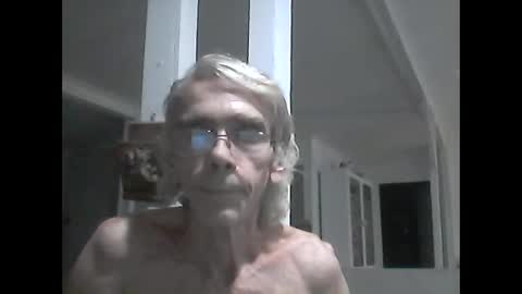 Snapshot of handshappyfu1 chatting on 10.01.25 handshappyfu1 online show from 10.01.25