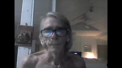 Snapshot of handshappyfu1 chatting on 10.02.25 handshappyfu1 online show from 10.02.25
