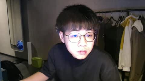 Snapshot of handsome_mannn chatting on 12.18.24 handsome_mannn online show from 12.18.24
