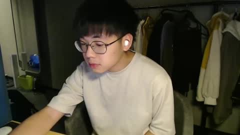 Snapshot of handsome_mannn chatting on 12.20.24 handsome_mannn online show from 12.20.24