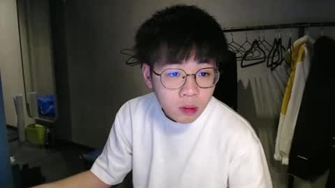 Snapshot of handsome_mannn chatting on 12.21.24 handsome_mannn online show from 12.21.24