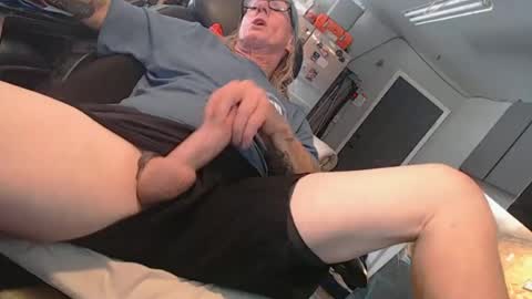 Snapshot of handystud33 chatting on 06.17.26 handystud33 online show from 06.17.26