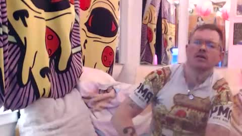 Snapshot of hankrams chatting on 12.20.25 hank rams online show from 12.20.25