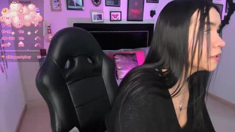 hanna  online show from 12.04.25