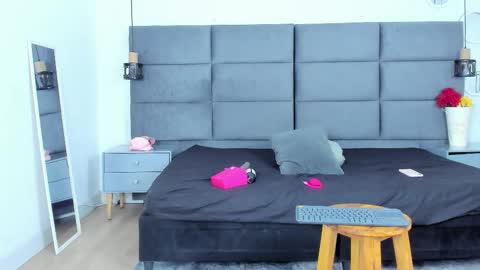 Snapshot of hanna_castro chatting on 11.27.25 Hanna Castro online show from 11.27.25