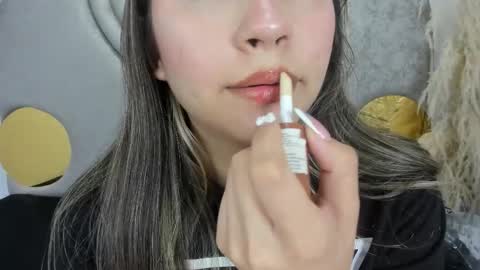 Snapshot of hanna_castro chatting on 12.17.25 Hanna Castro online show from 12.17.25