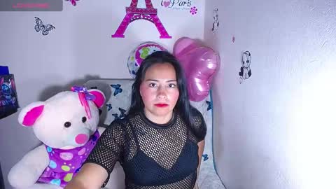 Snapshot of hanna_girl21 chatting on 02.14.25 HANNA online show from 02.14.25