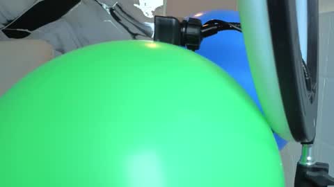 Snapshot of hanna_goldenst chatting on 12.19.25 hanna_goldenst online show from 12.19.25