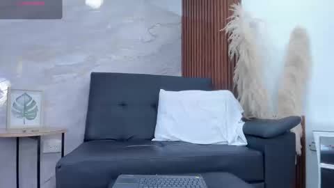 Hanna lens online show from 03.18.26