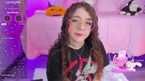 Snapshot of hannacutegod chatting on 10.25.25 hannacutegod online show from 10.25.25