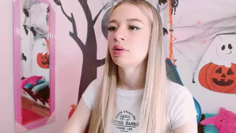 Snapshot of hannah_026 chatting on 10.20.25 Hannah 027 online show from 10.20.25