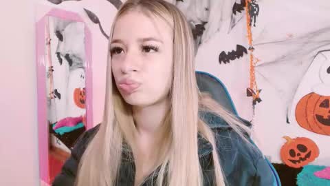 Snapshot of hannah_026 chatting on 10.22.25 Hannah 027 online show from 10.22.25