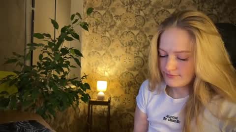 Snapshot of hannah_levis_ chatting on 02.24.25 hannah levis online show from 02.24.25