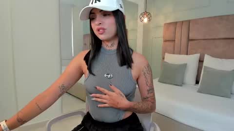 Snapshot of hannah_miltonn chatting on 10.09.25 Hannah Milton online show from 10.09.25