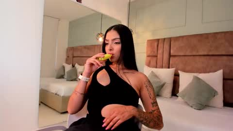 Snapshot of hannah_miltonn chatting on 11.13.25 Hannah Milton online show from 11.13.25