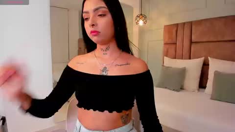 Snapshot of hannah_miltonn chatting on 11.19.25 Hannah Milton online show from 11.19.25