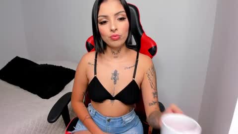 Snapshot of hannah_miltonn chatting on 05.19.26 Hannah Milton online show from 05.19.26