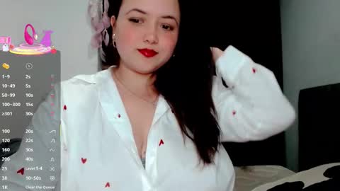 Snapshot of hannah_v chatting on 02.15.26 hannah_v online show from 02.15.26