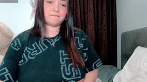 Snapshot of hannah_v chatting on 02.16.26 hannah_v online show from 02.16.26
