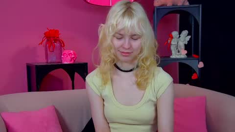 Snapshot of hannahhollis chatting on 05.16.26 Hannah online show from 05.16.26