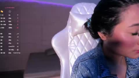 hannahmonttgomery  Help me reach 100 Hands up online show from 02.21.26