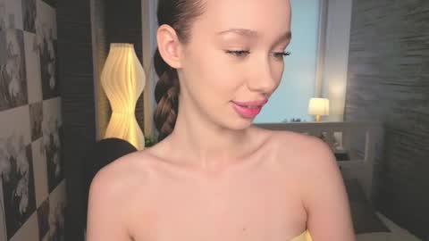 Snapshot of hannavaile chatting on 05.16.26 Hanna online show from 05.16.26