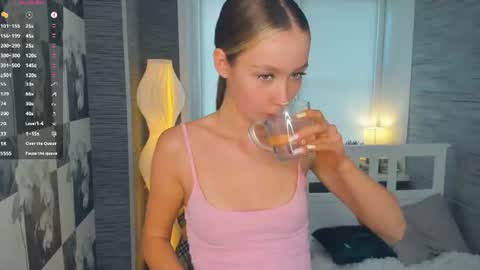 Snapshot of hannavaile chatting on 06.22.26 Hanna online show from 06.22.26