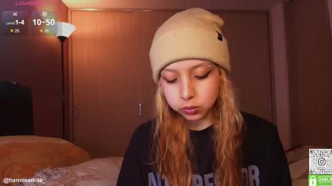 Snapshot of hanniesmile_ chatting on 03.10.26 Hannie online show from 03.10.26