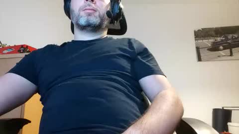 Snapshot of hannisch chatting on 11.05.25 hannisch online show from 11.05.25