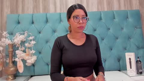 Snapshot of hannnafoxx chatting on 12.18.24 online show from 12.18.24