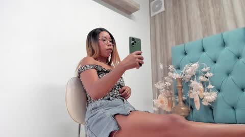 Snapshot of hannnafoxx chatting on 12.20.24 online show from 12.20.24