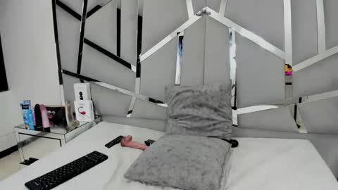 hanny_watson online show from 02.15.25