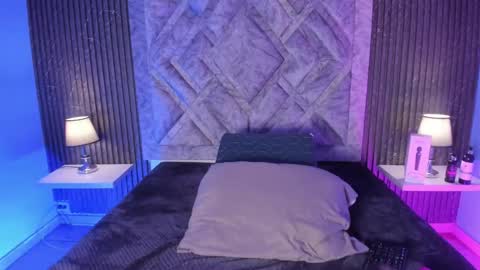 hannyk_ online show from 02.26.26