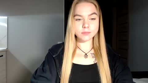 Snapshot of happy_fox_ chatting on 12.19.24 happy_fox_ online show from 12.19.24