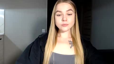 Snapshot of happy_fox_ chatting on 02.17.25 happy_fox_ online show from 02.17.25