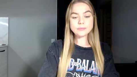 Snapshot of happy_fox_ chatting on 11.17.25 happy_fox_ online show from 11.17.25