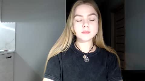 happy_fox_ online show from 04.22.26