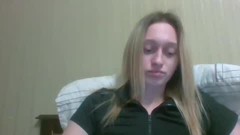 Snapshot of happyanjelika chatting on 10.12.25 Anjelika online show from 10.12.25