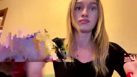 Snapshot of happyanjelika chatting on 10.13.25 Anjelika online show from 10.13.25